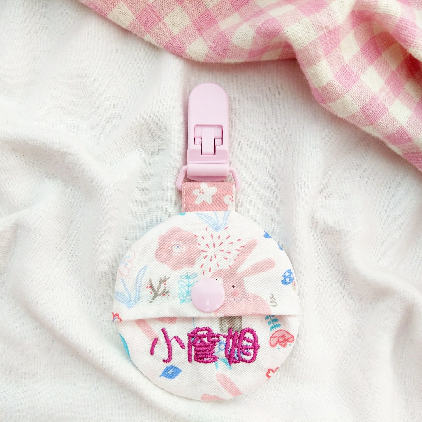 可繡名字 可單購。灰粉兔兔。手工訂製5件彌月組