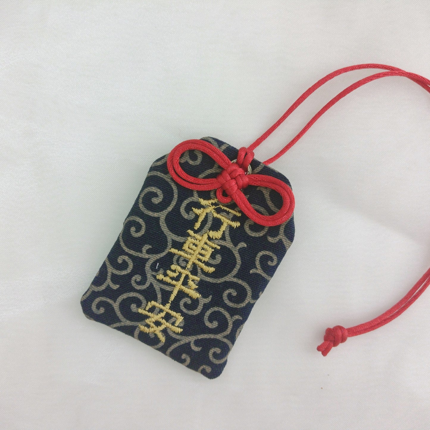 【可客製祝福】深藍唐草。御守款平安符袋 (可繡名字)