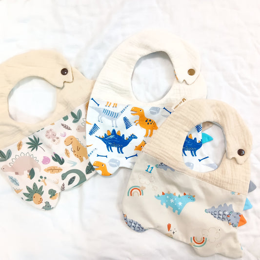 都是恐龍-多款可選。恐龍造型不壓邊圍兜 (可繡名字)