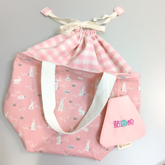 附姓名吊牌。莫蘭迪兔兔。幼兒園小學適用 可機洗束口便當袋 餐袋