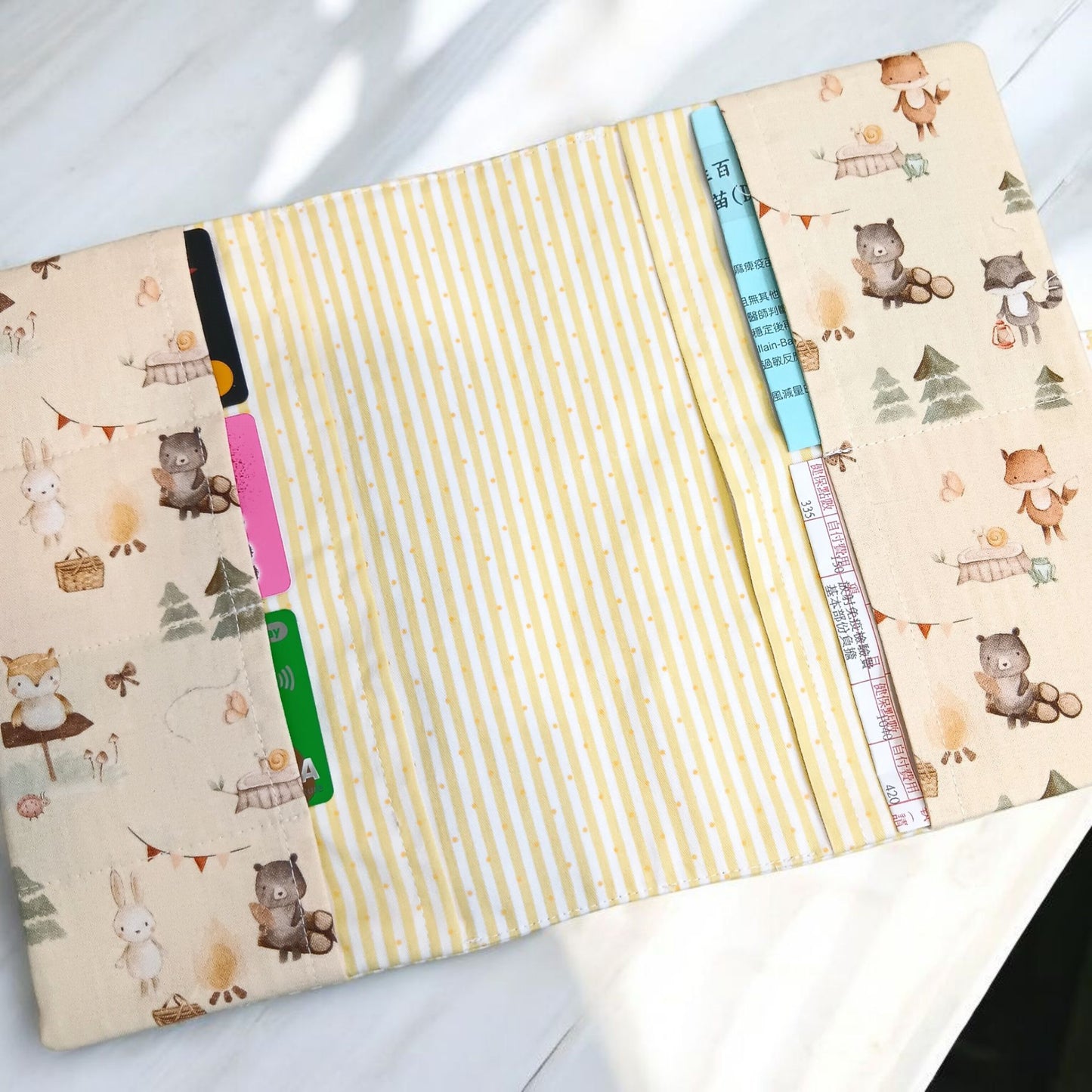 免費繡名字。營火動物。寶寶手冊布書衣 (副本)