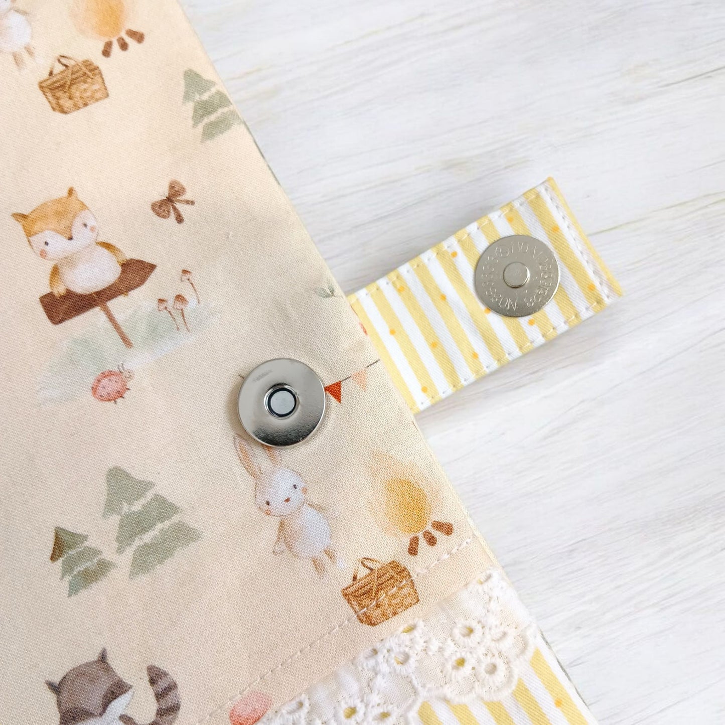 免費繡名字。營火動物。寶寶手冊布書衣 (副本)