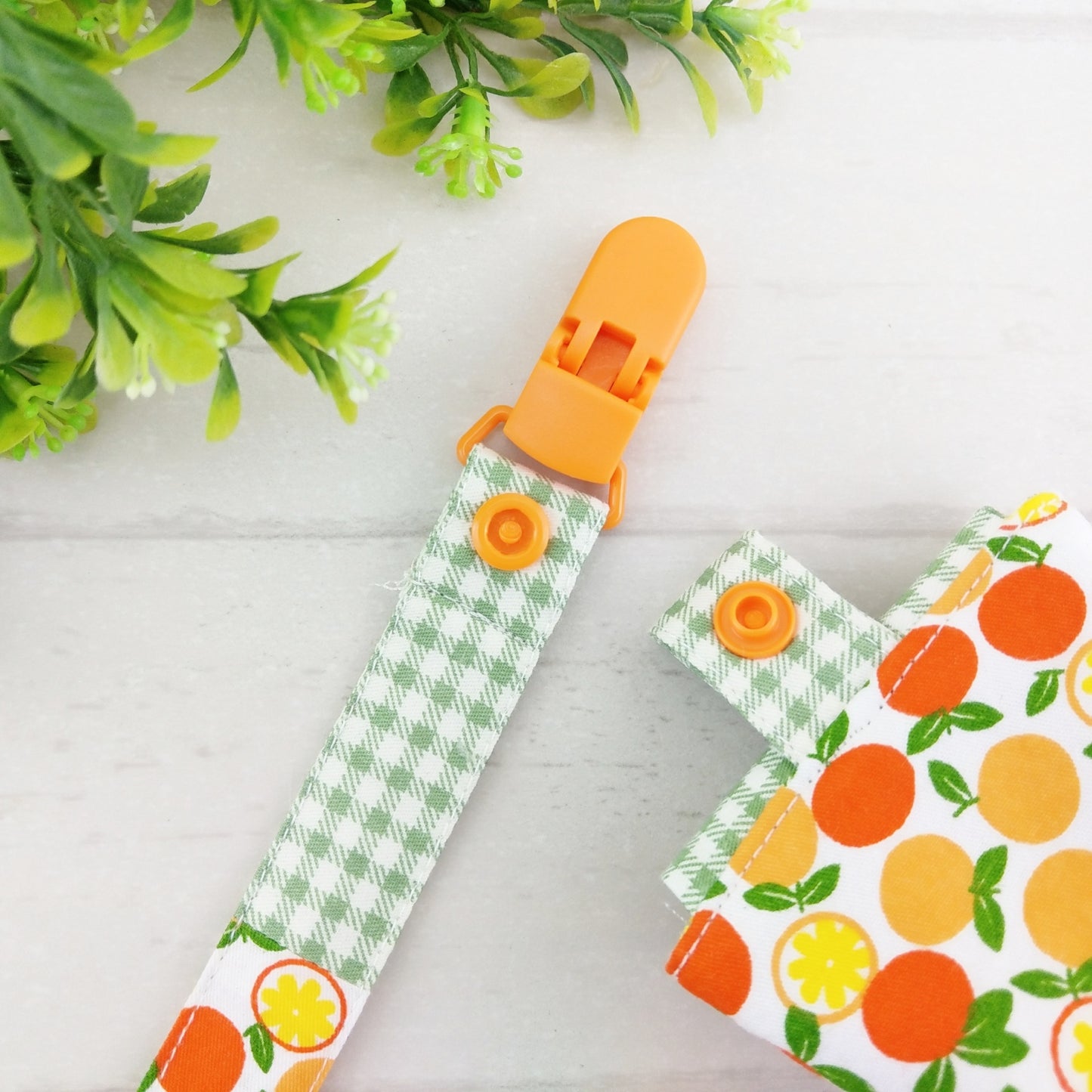 小橘子。奶嘴袋+奶嘴鏈 (可繡名字)