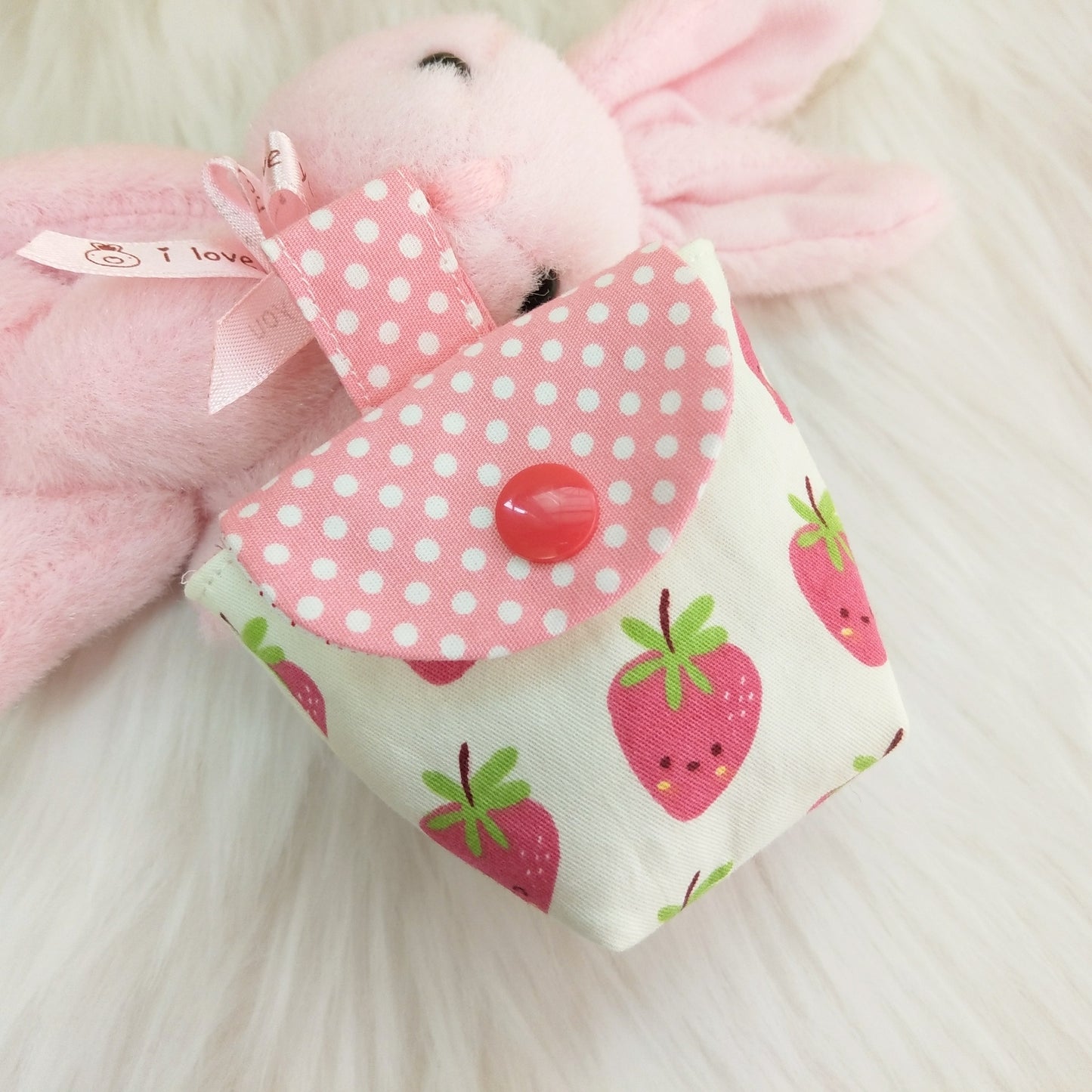 我是小蘋果 草莓-2款可選。奶嘴袋+奶嘴鏈 (可繡名字)