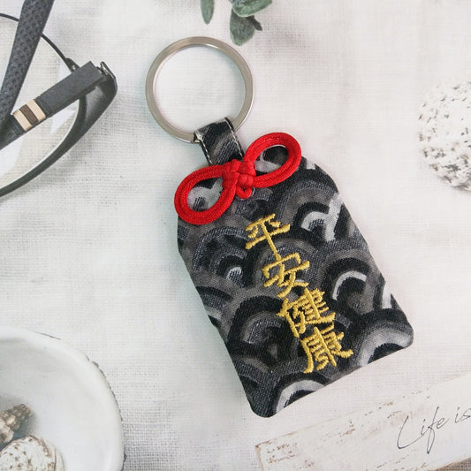 【可客製祝福】黑灰青海波-金字。御守款平安符袋 (可繡名字)