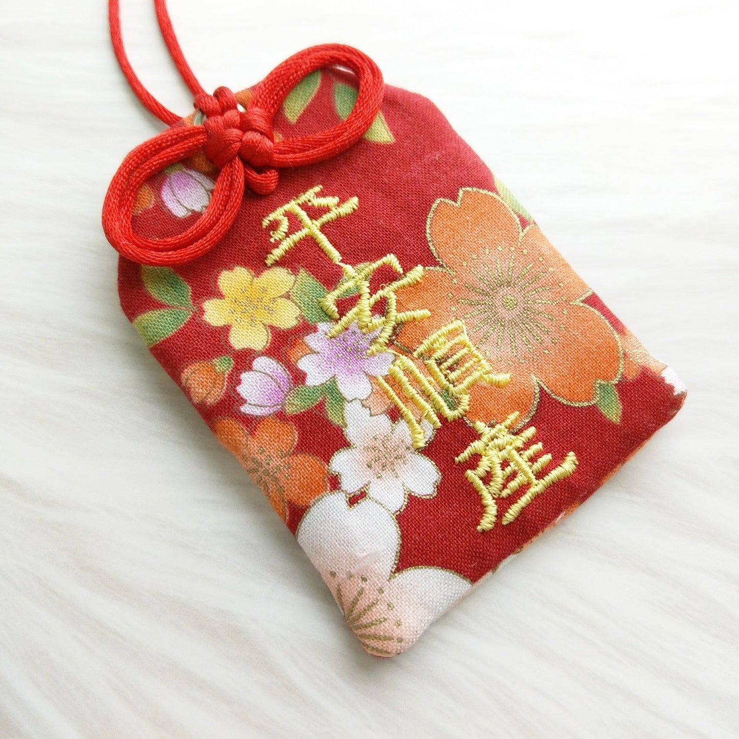 【可客製祝福】暗紅櫻花。御守款平安符袋 (可繡名字)