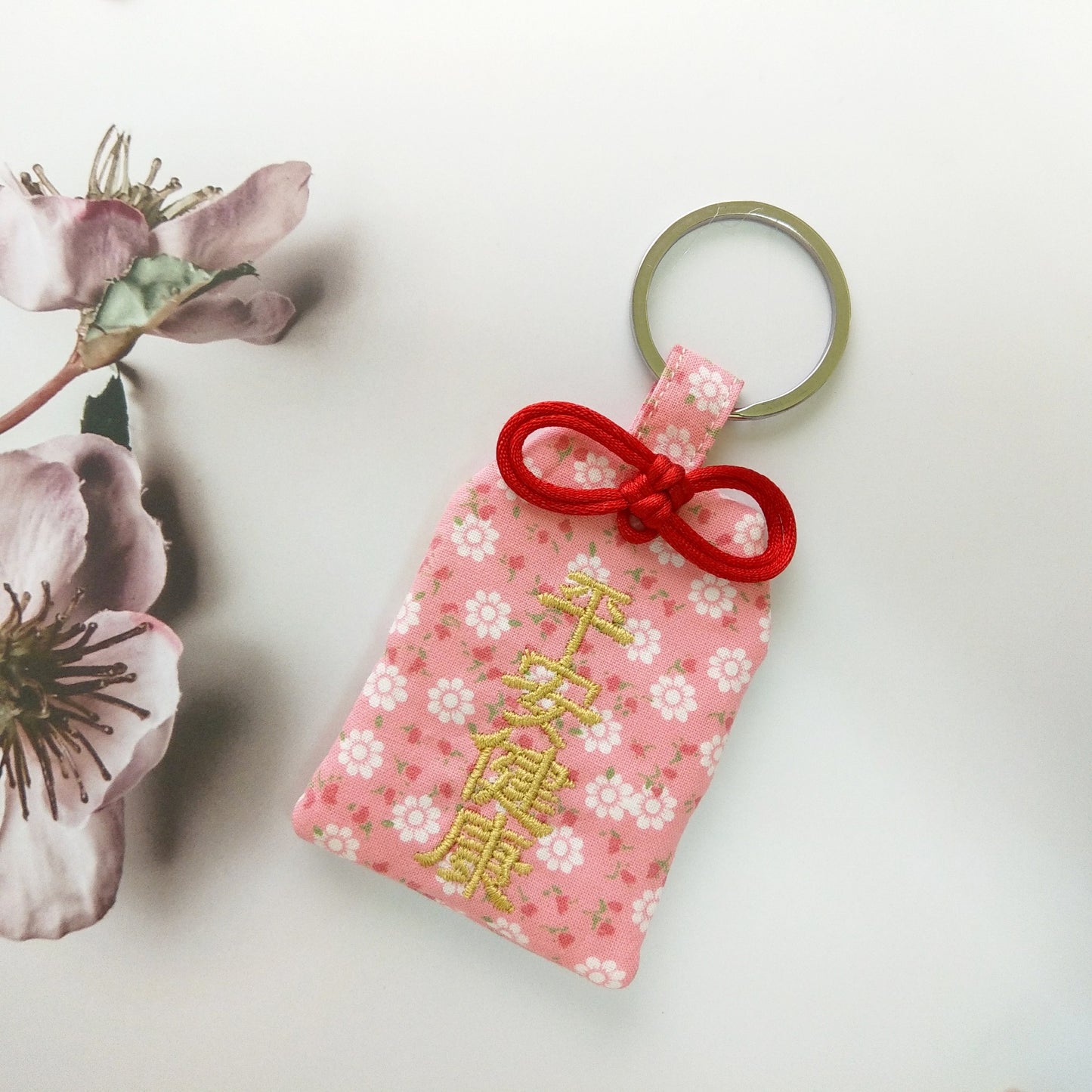 【可客製祝福】粉紅小花。御守款平安符袋 (可繡名字)