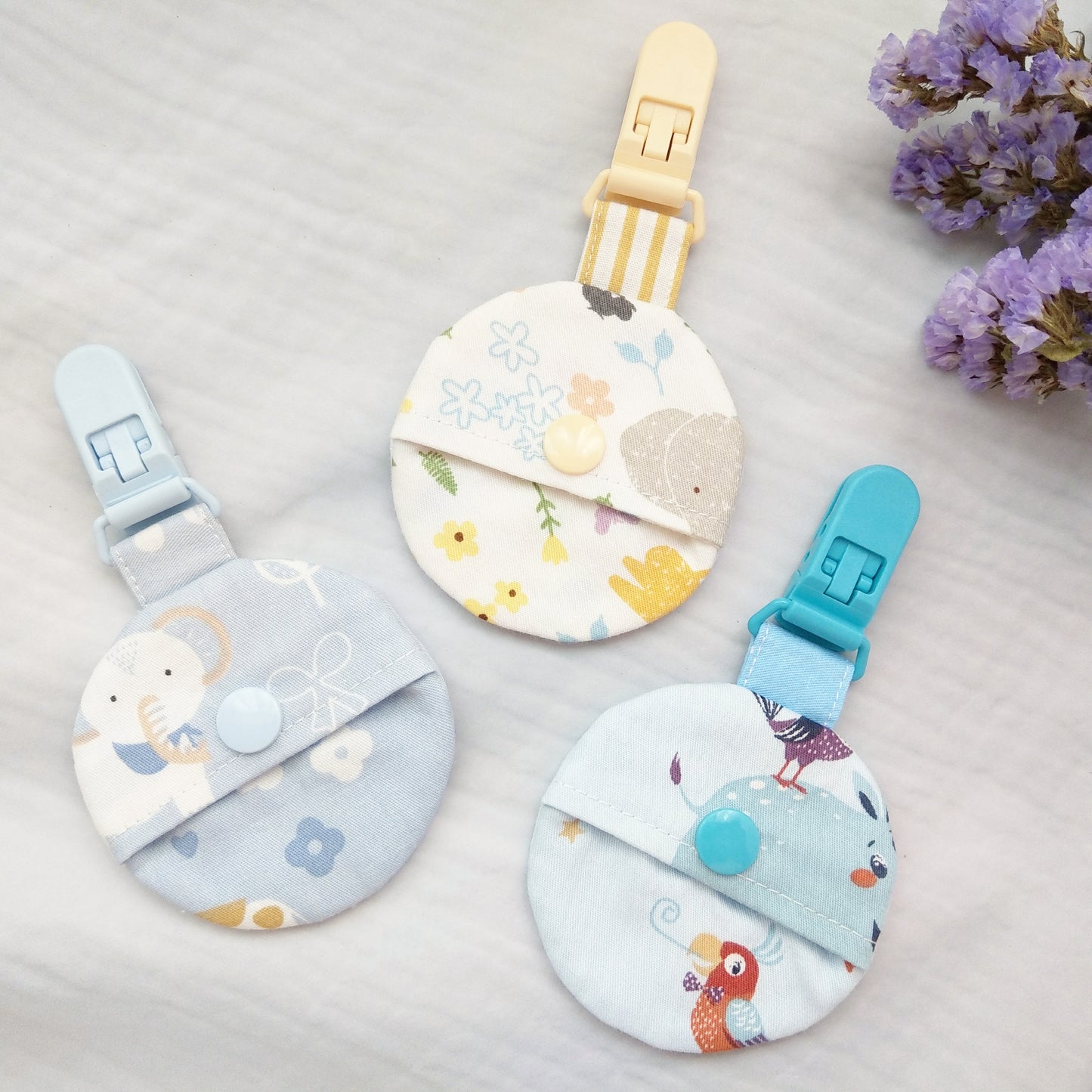 都是獅子-3款可選。圓形平安符袋 (可繡名字)