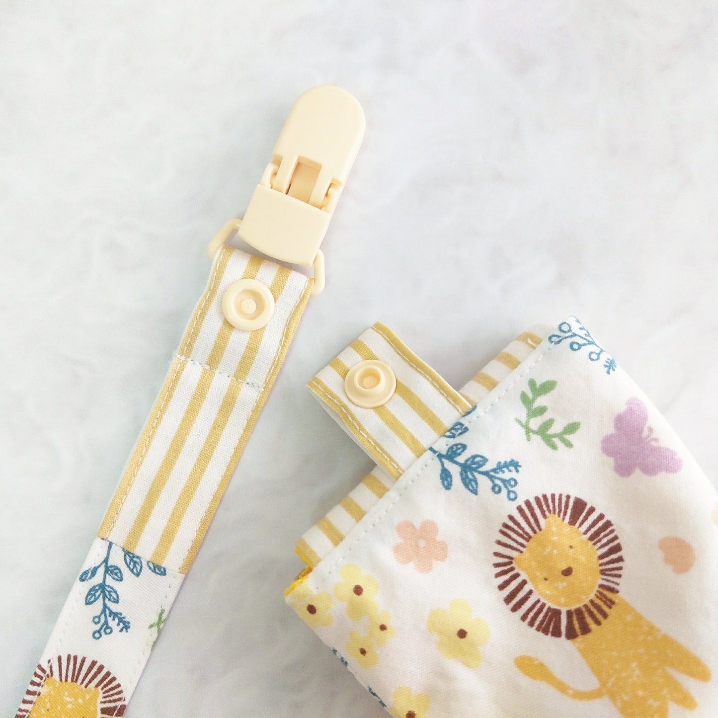 花園動物-獅子。奶嘴袋+奶嘴鏈 (可繡名字)